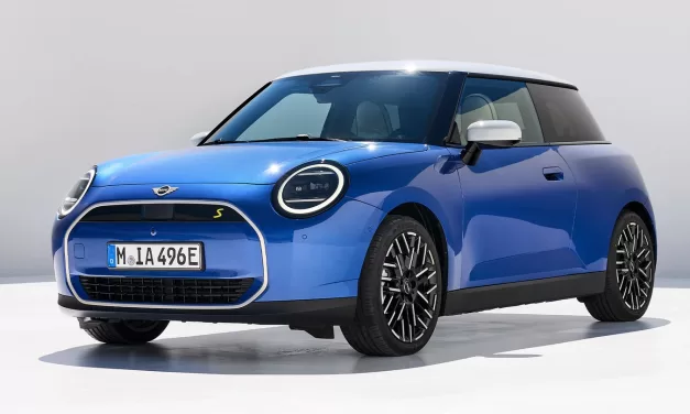 2025 Mini Cooper EV Debuts With 250-Mile Range, Go-Kart Mode, Circular Screen
