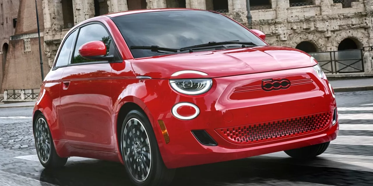 2024 Fiat 500e Arrives In America With 118 HP And $32,500 Price Tag